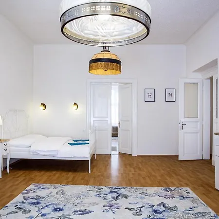 Large 3 Bdr In The Heart Of Prague