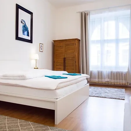 Large 3 Bdr In The Heart Of *