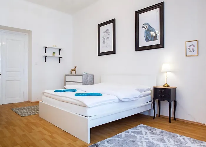 Apartment Large 3 Bdr In The Heart Of Prague